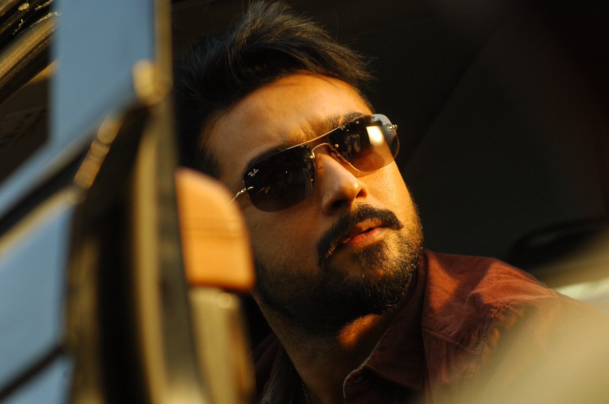 The Style Icon @Suriya_offl from #Anjaan !! 