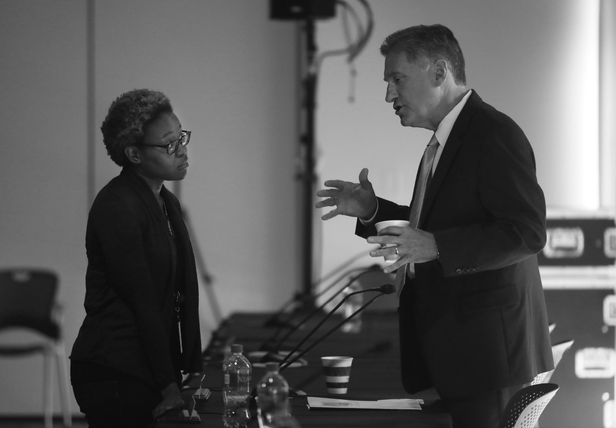 44) Lauren Zumbach [ @laurenzumbach]45) Mary Wisniewski [ @marywizchicago]46) Nancy Stone [ @NancyLStone]47) Dawn Rhodes [ @rhodes_dawn]