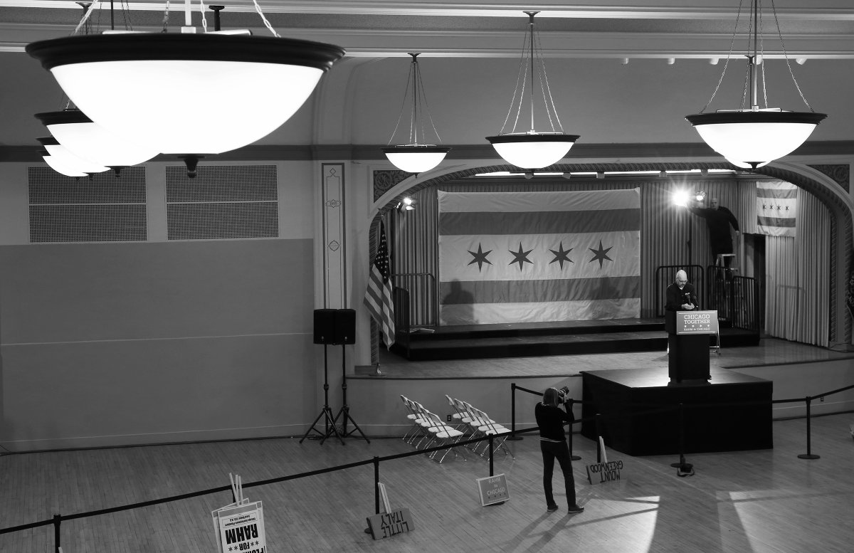 44) Lauren Zumbach [ @laurenzumbach]45) Mary Wisniewski [ @marywizchicago]46) Nancy Stone [ @NancyLStone]47) Dawn Rhodes [ @rhodes_dawn]