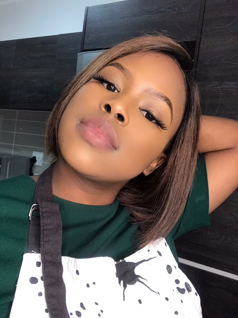 neo_sukude's tweet image. How I looked when I was baking earlier today. ☺️