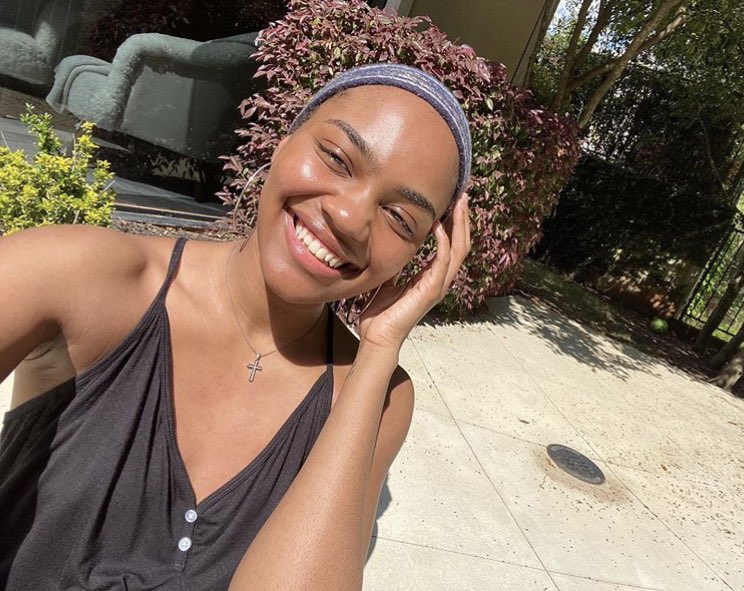 chinas_squad's tweet photo. My stupid ass looked too quick and thought the bush behind @chinamcclain was an Afro.  Like she just grew all that hair🤦🏽‍♀️😂 I need to go to bed. https://t.co/j9dkOE0AMU