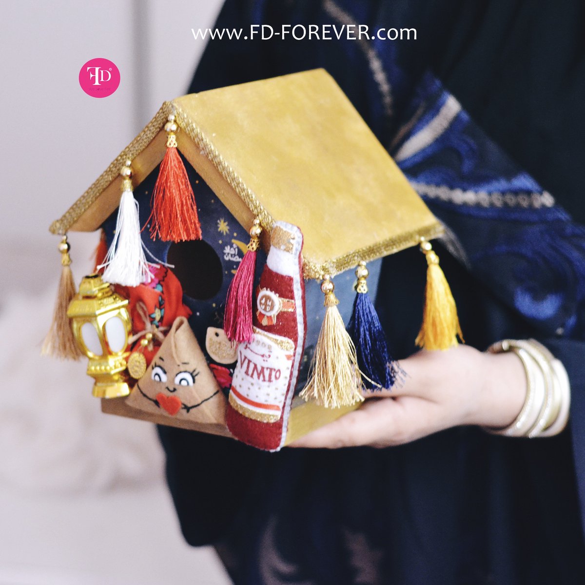 FD_FOREVER's tweet photo. هني احبابك بقدوم شهر الخير 👨‍👩‍👧‍👦🌙
و قدمي لهم هديتك الرمضانية بطريقة جذابة ومبتكرة ✨🎁
الكوخ الرمضاني حتماً سيُبهرهم ! 🏠🌜🥠🍷🏮
بإمكانك تعبئته بالحلويات و الشوكولاته 🍬🍫
أو وضع كيس صغير من الطيب و دهن العود بداخله 🧧🌹 ..
اطلقي العنان لابداعاتك 😍
.
#رمضان٤ 
#رمضان_يجمعنا
#رمضان https://t.co/ZeBDzHW8nk