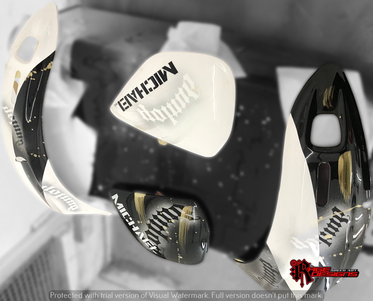 ragedesigns11's tweet image. Lacquer on the #arai replica also #racehelmets #michaeldunlop #roadracing #helmetpainting #arairx7v #helmetdesigns @WhyArai #araihelmets #ragedesigns