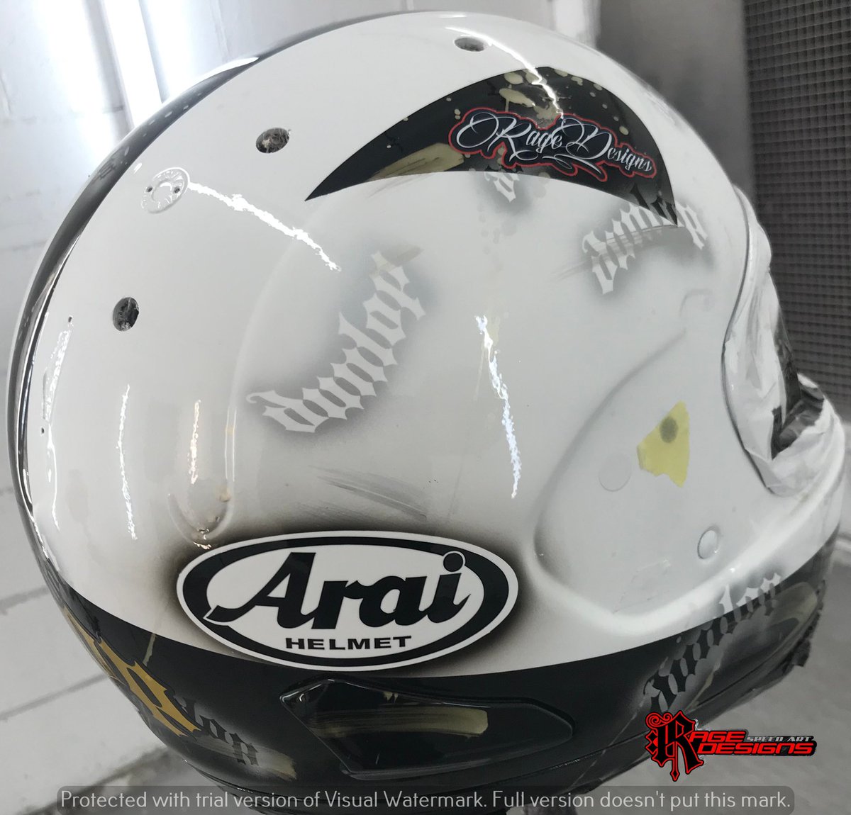 ragedesigns11's tweet image. Lacquer on the #arai replica also #racehelmets #michaeldunlop #roadracing #helmetpainting #arairx7v #helmetdesigns @WhyArai #araihelmets #ragedesigns