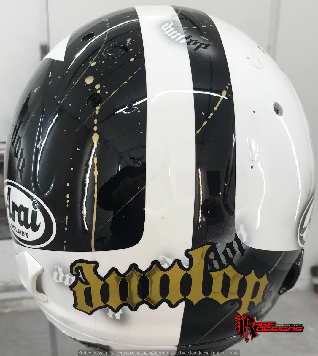 ragedesigns11's tweet image. Lacquer on the #arai replica also #racehelmets #michaeldunlop #roadracing #helmetpainting #arairx7v #helmetdesigns @WhyArai #araihelmets #ragedesigns