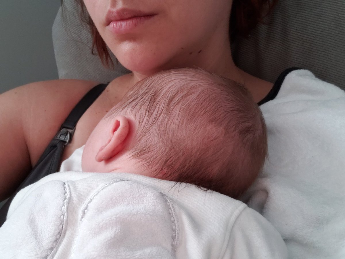Mom_of_theYear's tweet image. Quarantine + newborn + 2 preschoolers = tough. But these cuddles are everything. 

Also, no more #pregoproblems!!