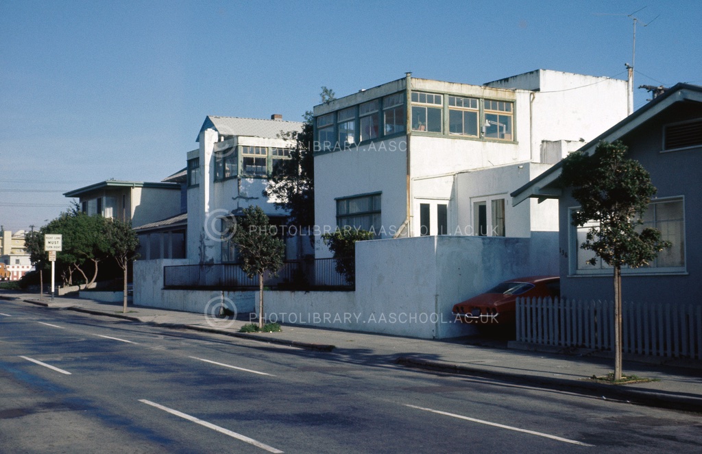 Horatio West Court, Santa Monica (Irving J. Gill, 1919)
photo: Peter Reyner Banham, c.1969