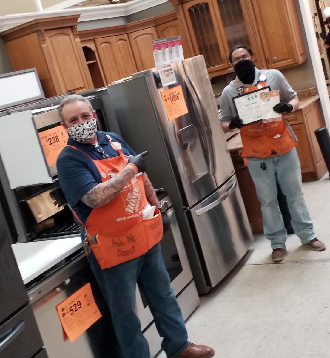 dstith76's tweet photo. 📢 Magnificent job!!!! By Shakib @Homedepot 0608 For Driving Appliance Longevity Sales that equals 155 hopping carts pushed out in 2 mins 💰💵💰💵💰  Awesome Customer Service #TrendingOrange https://t.co/62pcpptUp4