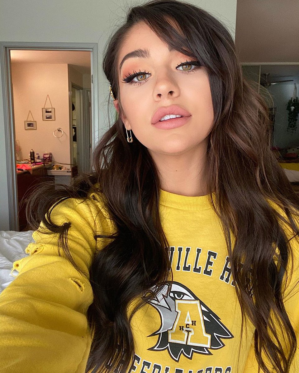 AndreaRuss_'s tweet photo. 💋 https://t.co/Kw0d93ddI6