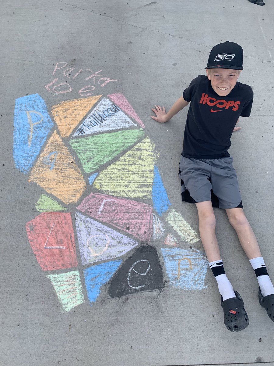 bjloe82's tweet photo. Chalk your walk week at Discovery Elementary! #TrailBlazeOn https://t.co/taw7VP61Mh