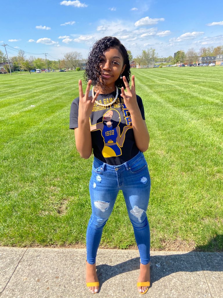 MaiyiaWaiyia's tweet image. Please allow me to reintRHOduce myself as “ClaRHOty” the QUAD of RHOyal Renaissance. I am so proud to be a member of the Prestigious Lambda Chapter of Sigma Gamma Rho Sorority Incorporated. The BADDEΣT Sorority ! EEE-YIP ! 💛💙🐩 #qu4dclub #Lambda #prettypoodles #sigmagammarho