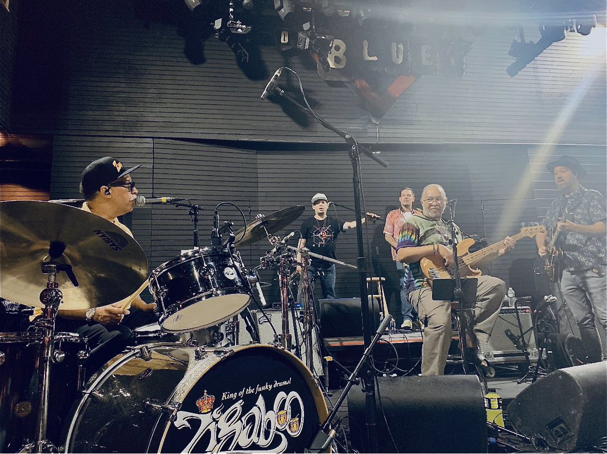 SilverbackMusic's tweet photo. That time last year #FoundationOfFunk @ZiggyModeliste #GeorgePorterJr #PhilLesh #JohnMedeski @erickrasno @lettucefunk horns @ericbennybloom @zoidis were hangin’ out and funkifying @HOBNOLA
@jazzfest 50th Anniversary
April 27, 2019
#NewOrleans #LA
⚜️🎸🥁🎹🎸⚜️ https://t.co/2CGcTixExa