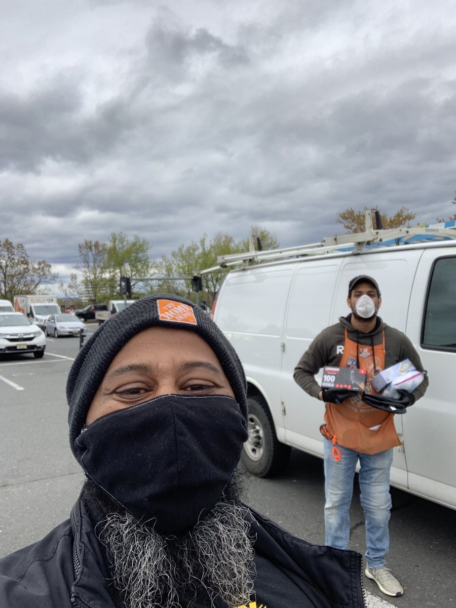 Handing out the first round of PPE to 2 great techs in NJ Metro. Dave (March tech of the month) and Sadiel. Social distancing and getting ready to get back in the field! <a href="/THDVeronicaHDMS/">veronica</a> <a href="/PicininiDwayne/">Dwayne Picinini</a> <a href="/ChrisGHDMS/">Christopher Gilbert</a> @MarkAHomedepot