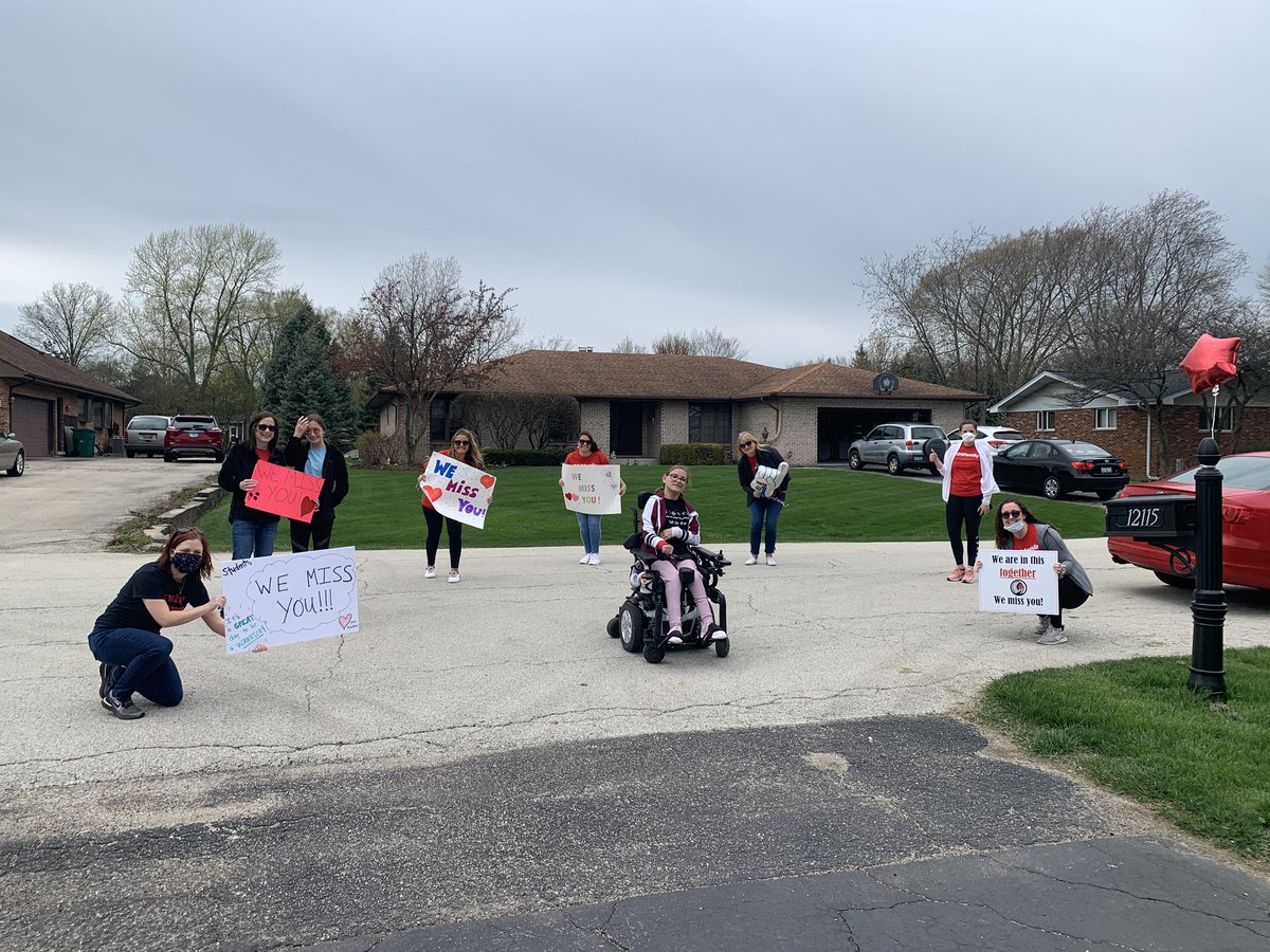 CLetrich113's tweet photo. We had a great day today ! It was so nice to see everyone ❤️I think we really surprised our students ! @TSchwarz113 @kmateja113a @MrsPurcell1 @ksullivan113a @MissClearyOQ #OQfamily #ilschoolsstepup #sd113a https://t.co/51Ez9WTi0O