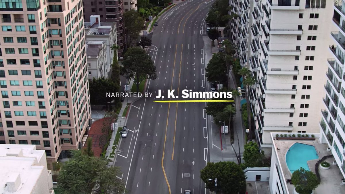 NetflixLAT's tweet photo. La serie ‘En pocas palabras’ explica en minutos todo lo que imagines. Hoy ya está disponible ‘Coronavirus, en pocas palabras'. Solo dura 26 minutos, está narrado por J.K. Simmons y tiene una entrevista a Bill Gates de 2019. https://t.co/Hw5cESXnKr