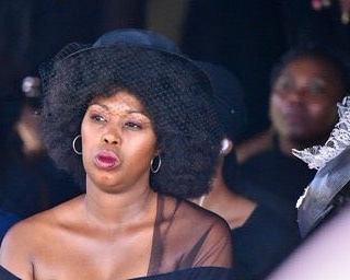 Lethu_Doyi's tweet image. #TheQueenMzansi Yall Hypocrites , besingavumelananga na on #FergusonsMustFall