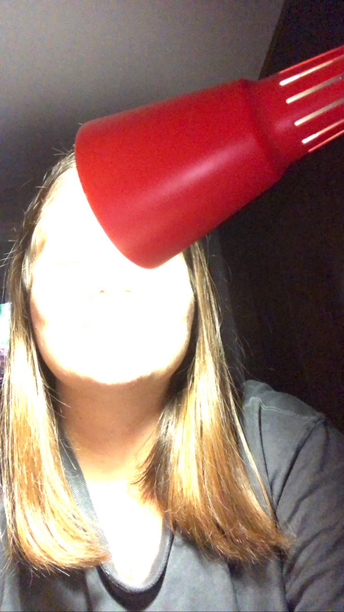 TE ESTOY DICIENDO QUE TENGO LOS OJOS VERDES JODER O ES QUE NO LO VES?!?!?!?!!!!!!!!!!!