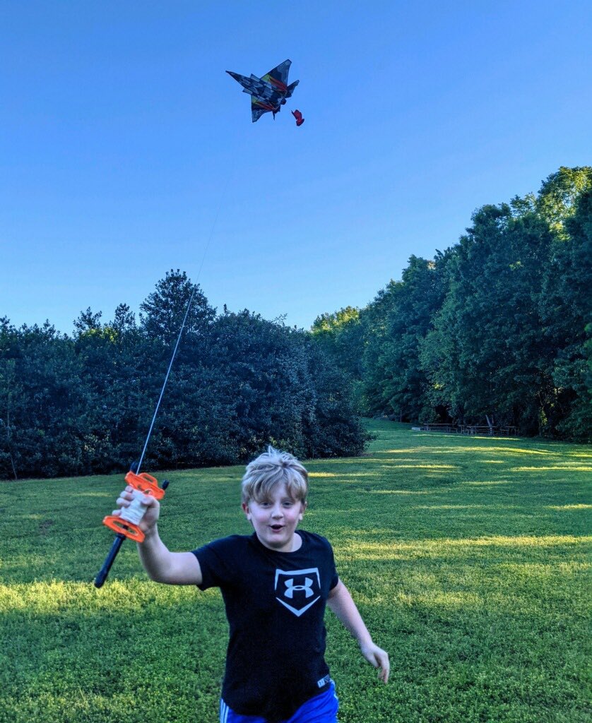 oakgrovees's tweet photo. One of @MrsAmyLSwanson  students  favorite activities is to fly a kite. It was a great day to fly one. We hope you enjoyed it buddy. #youotterhavespirit https://t.co/55bqBtzAMm