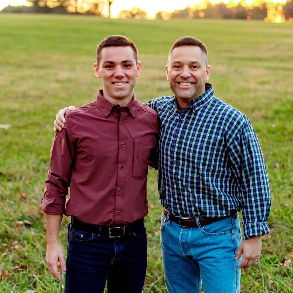 goatmilkjim's tweet photo. Back down to just 4 teens.
#number #three #now #twenty
#happybirthday #myson
#father #son #photo
#flashback #fun #family #fall #photoshoot
#happy #birthday #smiles
#outstandinginhisfield https://t.co/kQXqDCErEY https://t.co/zWbEDbXwOT