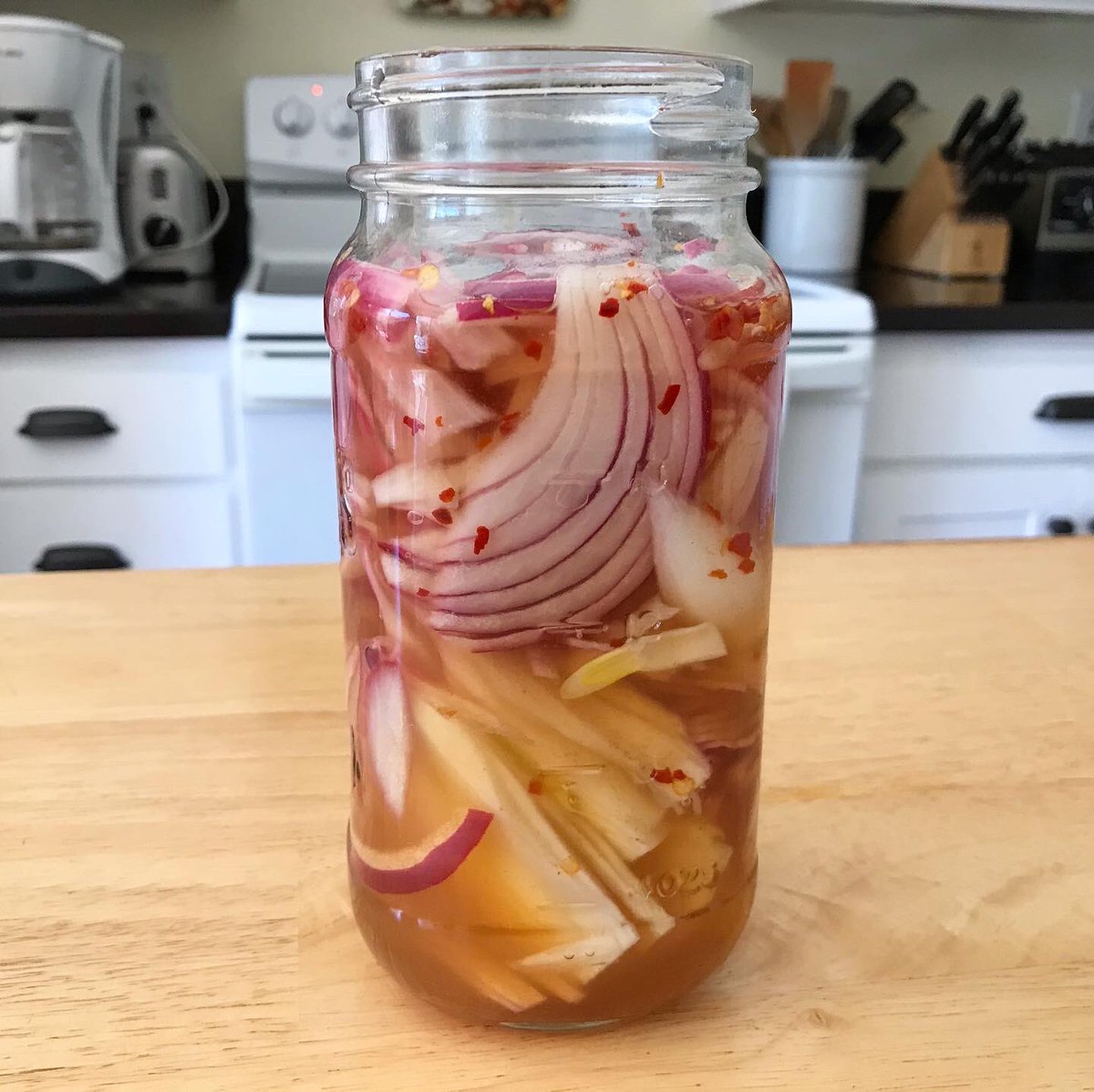 chefcancio's tweet photo. Made #tzatziki from scratch &amp; #pickledonions to accompany these #gyros, which are layered w/ garlic sauce, organic tomatoes &amp; Persian cucumbers. Spot on🤤😍 #chef #chefslife #homemade #cookingathome #mediterraneanfood #greekfood #pickling ##buzzfeedfood #huffposttaste https://t.co/PURvKZNarM