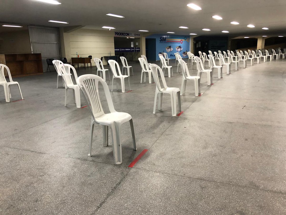miguelcoelhope's tweet photo. Pessoal, a Central de Atendimento da @Caixa pra dúvidas sobre o Auxílio Emergencial já está instalada no Centro de Convenções, e passará a funcionar a partir de amanhã, de segunda a sexta, das 8h às 12h. Mais um local de atendimento pra que a gente evite aglomeração nas agências. https://t.co/7ReGKrOKvc