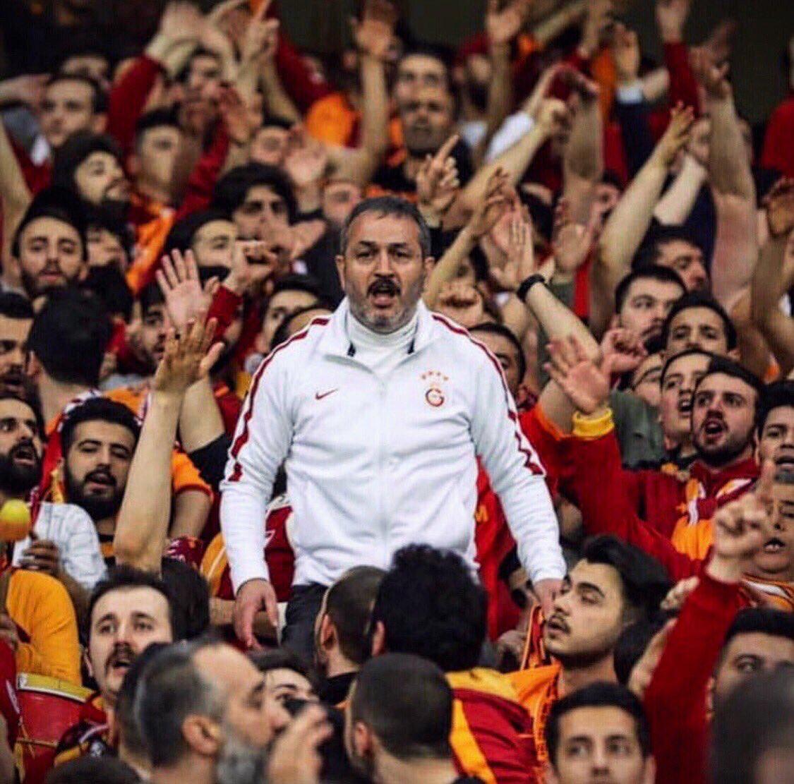 BEDRKLLER1's tweet photo. Her tribünün bir reisi vardır... Fakat onlarında bir reisi vardır!
Ölene Dek Seninle, Ölene Dek Seninle! 
@SebahattinReis https://t.co/mjRx77zhjh