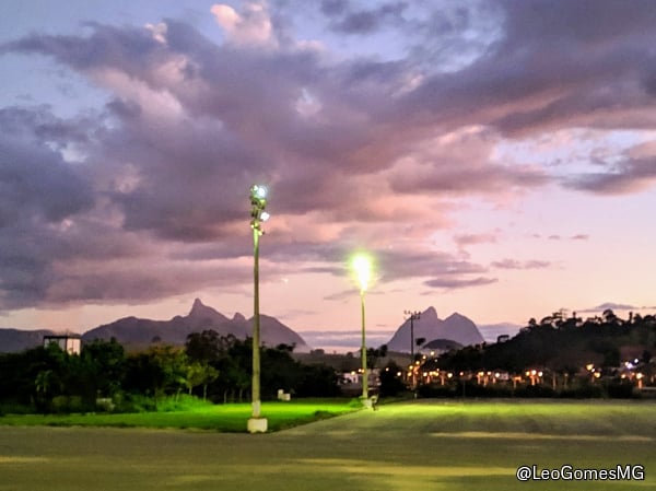 leogomesmg's tweet photo. Ao fundo Pedra do Gaspar e Pedra Invejada (26/04/2020) #LeoGomesMG #Paisagem #Fotografia #MutumMG https://t.co/kASWsQ8cG8