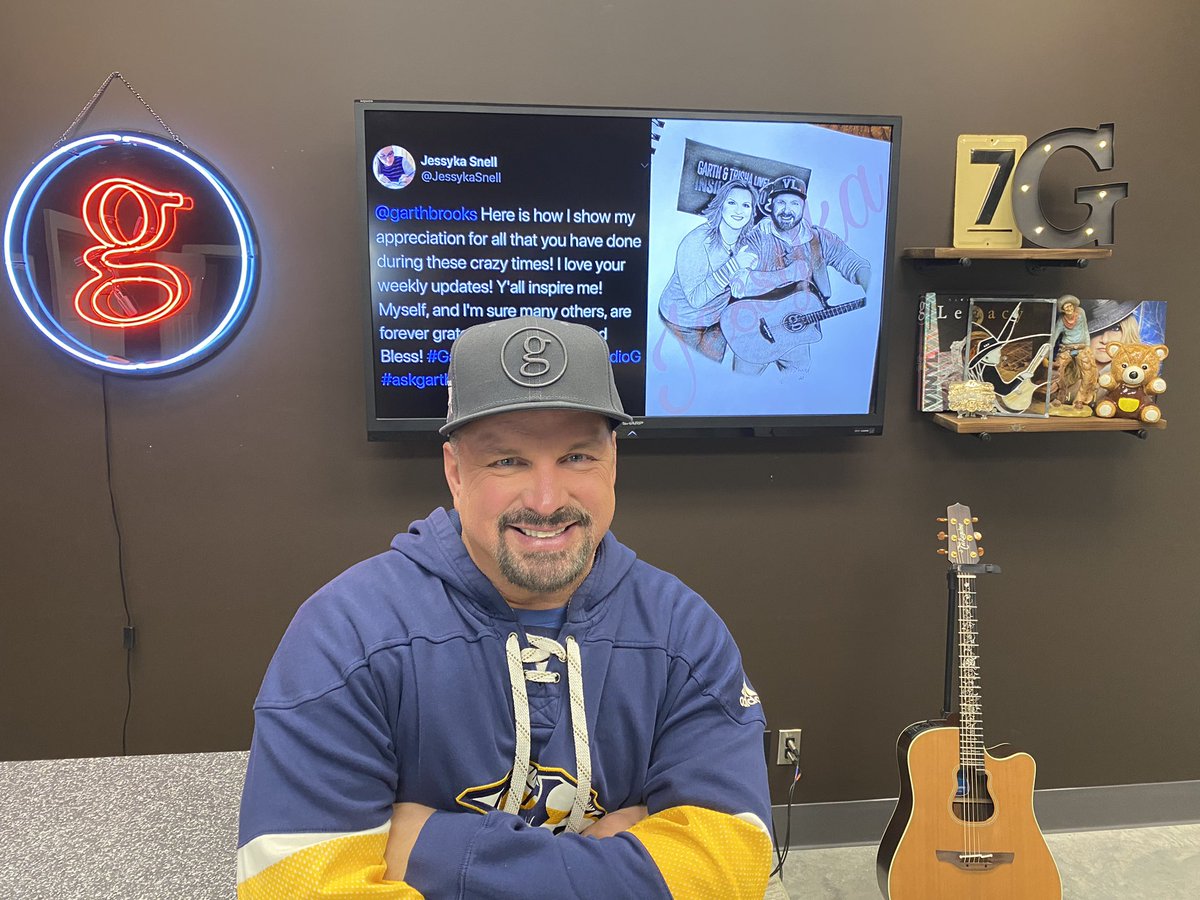 garthbrooks's tweet photo. Double date with the Queen and me on Saturday night??!!  love, g 

Watch #StudioG here: https://t.co/itlXZb03Yg https://t.co/7HzAPDxUwN