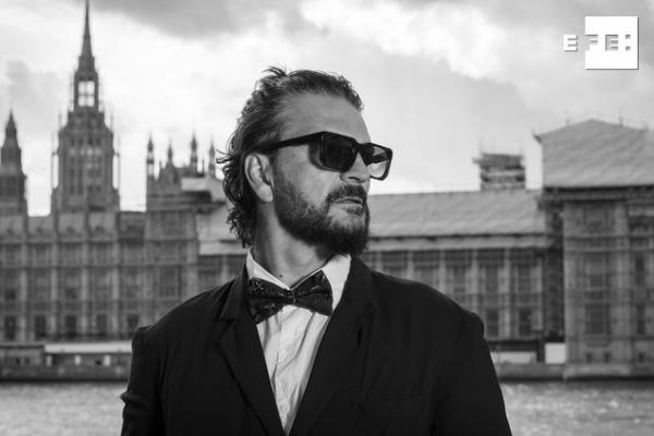 EFEnoticias's tweet photo. ENTREVISTA | Ricardo Arjona se declara "más peligroso" que nunca y anuncia un nuevo disco en mayo 🔗 Accede al contenido premium de #EFEentretenimiento en https://t.co/TjzAFTlEFV https://t.co/YeLja6LkOD