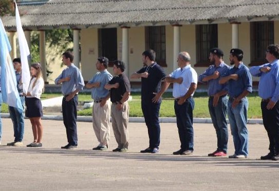 testimoniosa's tweet photo. El colegio Instituto FASTA MonSeñor Aneiros viene cometiendo hace ya más de 10 años actos totalmente machistas, homofóbicos, misoginos.. estamos hablando hasta de pedofilia.. Los alumnos actuales, y ex-alumnos nos juntamos para no callarnos más. En este hilo vamos a contar  todo https://t.co/amgcqRCN7W