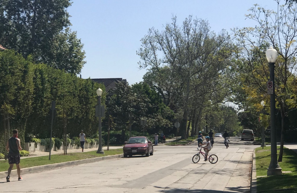 BikasLA's tweet photo. Support a Safer Family-Friendly Fourth Street during COVID-19 https://t.co/oma3P6F9ia https://t.co/X59yYfm87D