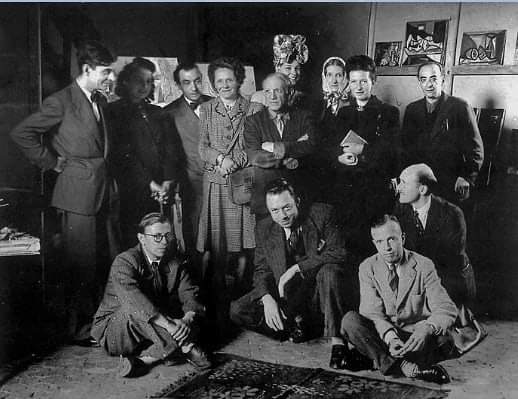 ozeranacc's tweet photo. Herkes oradaymış, 1944, picasso'nun yazdığı bir oyun için toplananlar, sartre, de beavouir, lacan, camus etc #carantinadays https://t.co/bOYUP4QFAY
