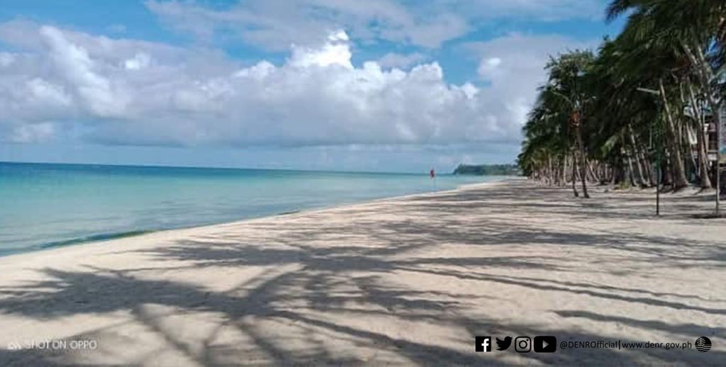 carlomolina_'s tweet photo. LOOK: Boracay Island’s empty beaches amid the enhanced community quarantine (📸: @DENROfficial) @inquirerdotnet https://t.co/DzhLPsLnV4