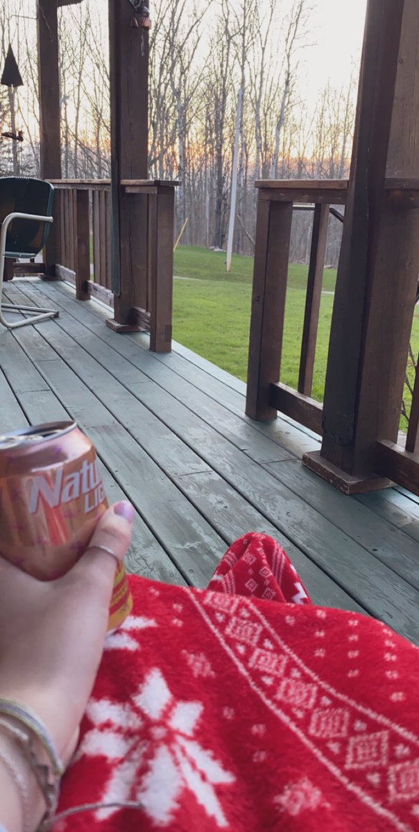 amy_lynn55's tweet photo. There’s just something about sitting on a front porch watching the sunset... https://t.co/jm3hN5Go6J