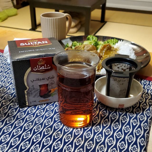 Nightly tea time.Ceylon tea with ifthar.Since I was missing black tea, I had some Ceylon tea with my ifthar (meal to break fast) today. Ceylon has an inherent sweetness and is one of the black teas I prefer without milk/cream, the natural flavor is good without embellishment.