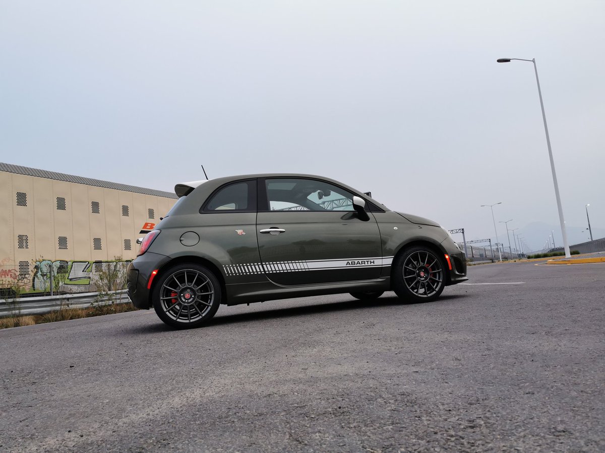 EduVasat's tweet photo. Si, solo 37 #fiat 500 Abarth disponibles en México, versión llamada: Tributo a México, hecho en México.
Divertido, bonito, ruidoso y nervioso...
Motor: 4 cil, 1.4 T, 160 hp / 170 lb, caja manual 5.
#ADTest #Like #car https://t.co/DuOo2cucIq