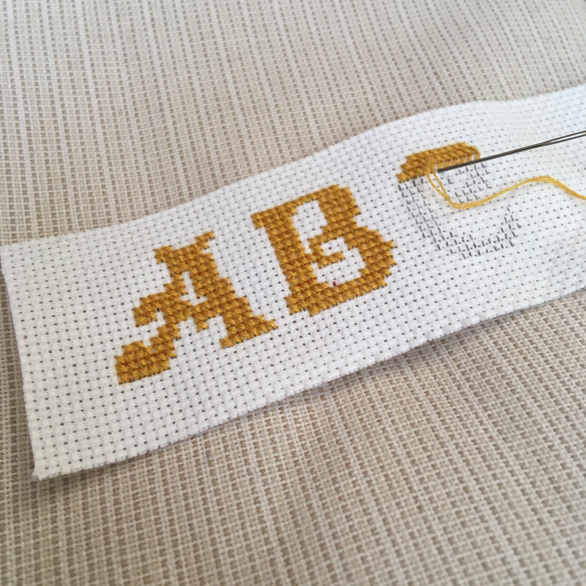 フォトクロスステッチ みのり工房 アルファベットのクロスステッチ図案試し刺し中 試し刺しと 図案の準備ができたらアップ予定です 艸 T Co 5meia8fhth Crossstitch アルファベット Alphabet クロスステッチ フリーチャート