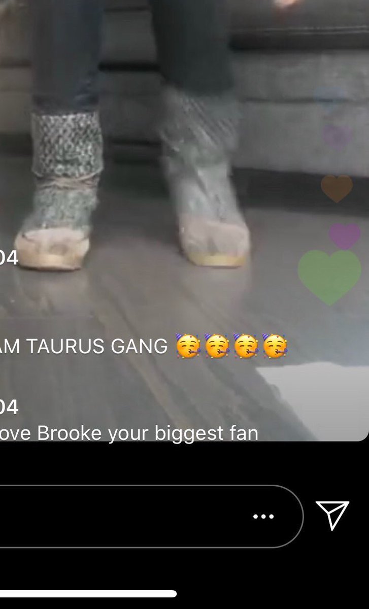 brooksuckdick's tweet photo. Bitch a broke hoe 😂 https://t.co/rPNOVNYo6p