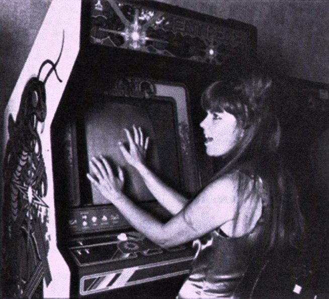 🎉#HBD ✨#KatePierson! ❥
(Photo taken in arcade, 1983.)