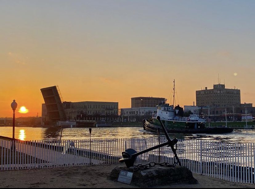 What is your view tonight? #GoLakers #WeAreOne #Manitowoc #LakeMichigan #views #sunset
