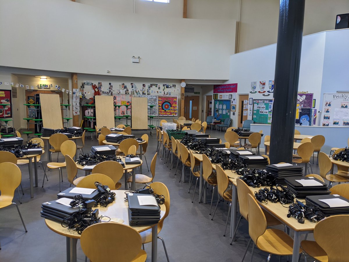 charlie_love's tweet photo. 300 Chromebooks to be picked up by schools to distribute to vulnerable families across @AberdeenCC. We will also be providing 4G connectivity to many families so that learning and contact can continue. #NoOneLeftBehind #AberdeenLearns https://t.co/2z7b7hU8jw