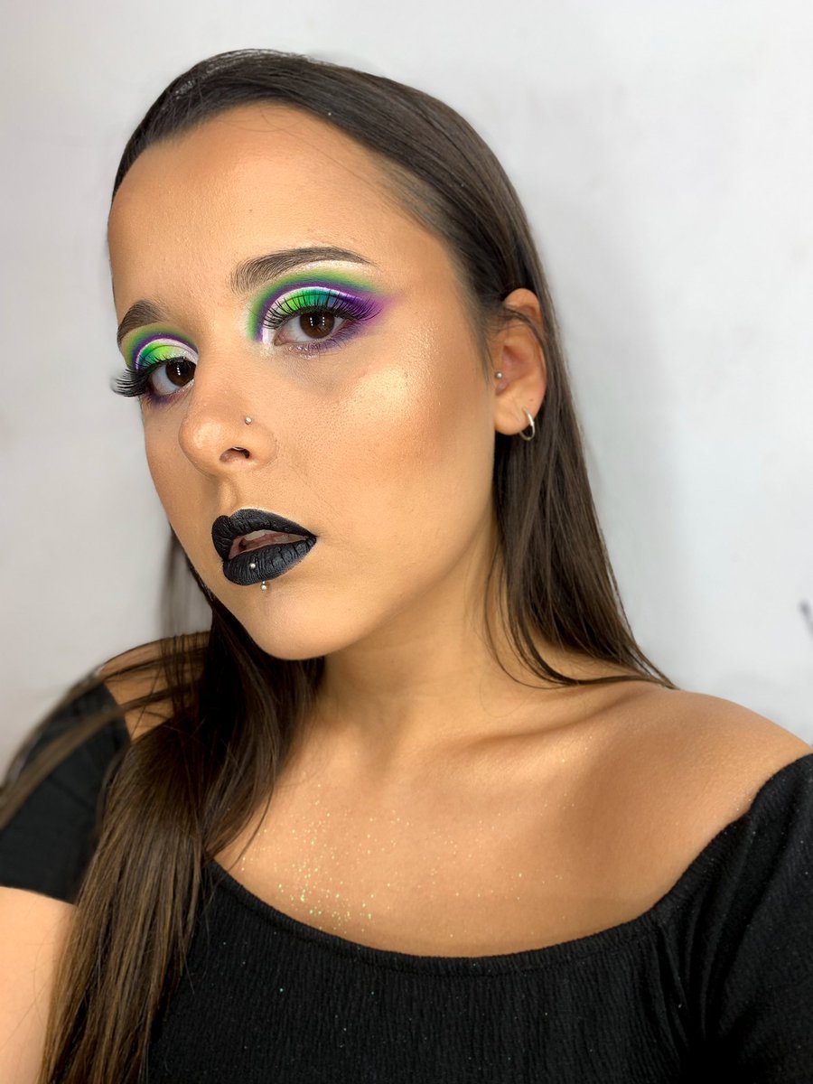 sofiserazin's tweet photo. Hola! les dejo algunos de mis trabajos ❤️ mi cuenta de instagram es @sofiaserazinmakeup por si quieren ver más maquillajes, tutoriales, clase de automaquillaje y más! me ayudarían dando rt y siguiéndome en IG? empecé hace poco y me ayudaría un montón! muchas gracias!😍 https://t.co/9nfBOoi5kP