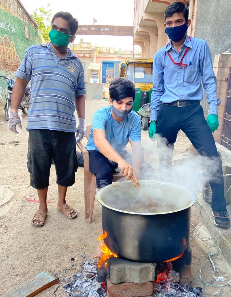 IJAGDISHPATEL's tweet image. આજે અમરાઈવાડીની વિવિધ સોસાયટીઓમાં ઔષધીય ઉકાળાનું વિતરણ કરવામાં આવ્યું 
#Amraiwadi #mlajagdishpatel