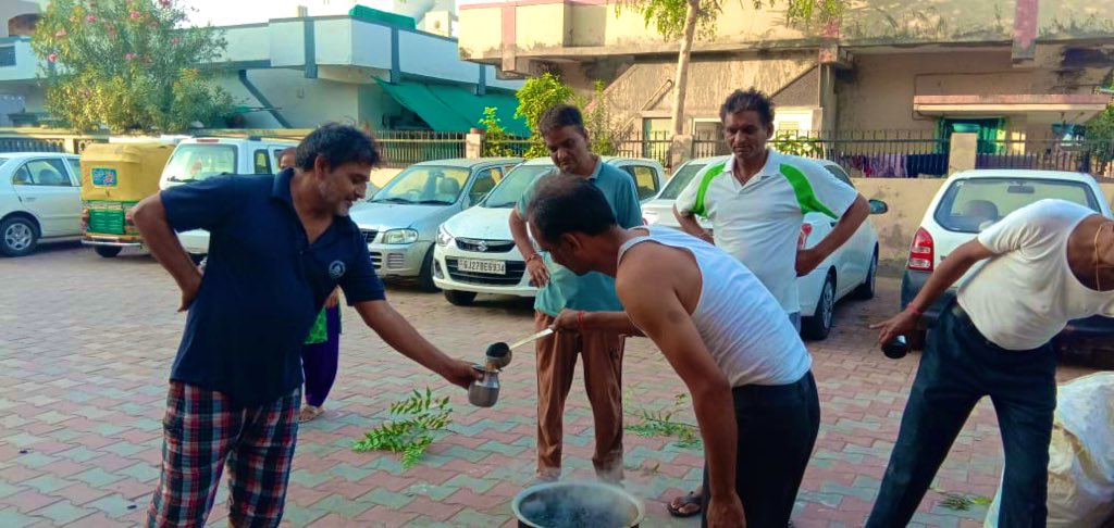 IJAGDISHPATEL's tweet image. આજે અમરાઈવાડીની વિવિધ સોસાયટીઓમાં ઔષધીય ઉકાળાનું વિતરણ કરવામાં આવ્યું 
#Amraiwadi #mlajagdishpatel