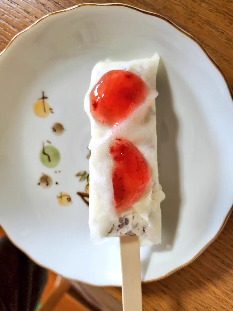 春巻の皮あったからやってみた～‼️ホームランバーがなかったけど😅  