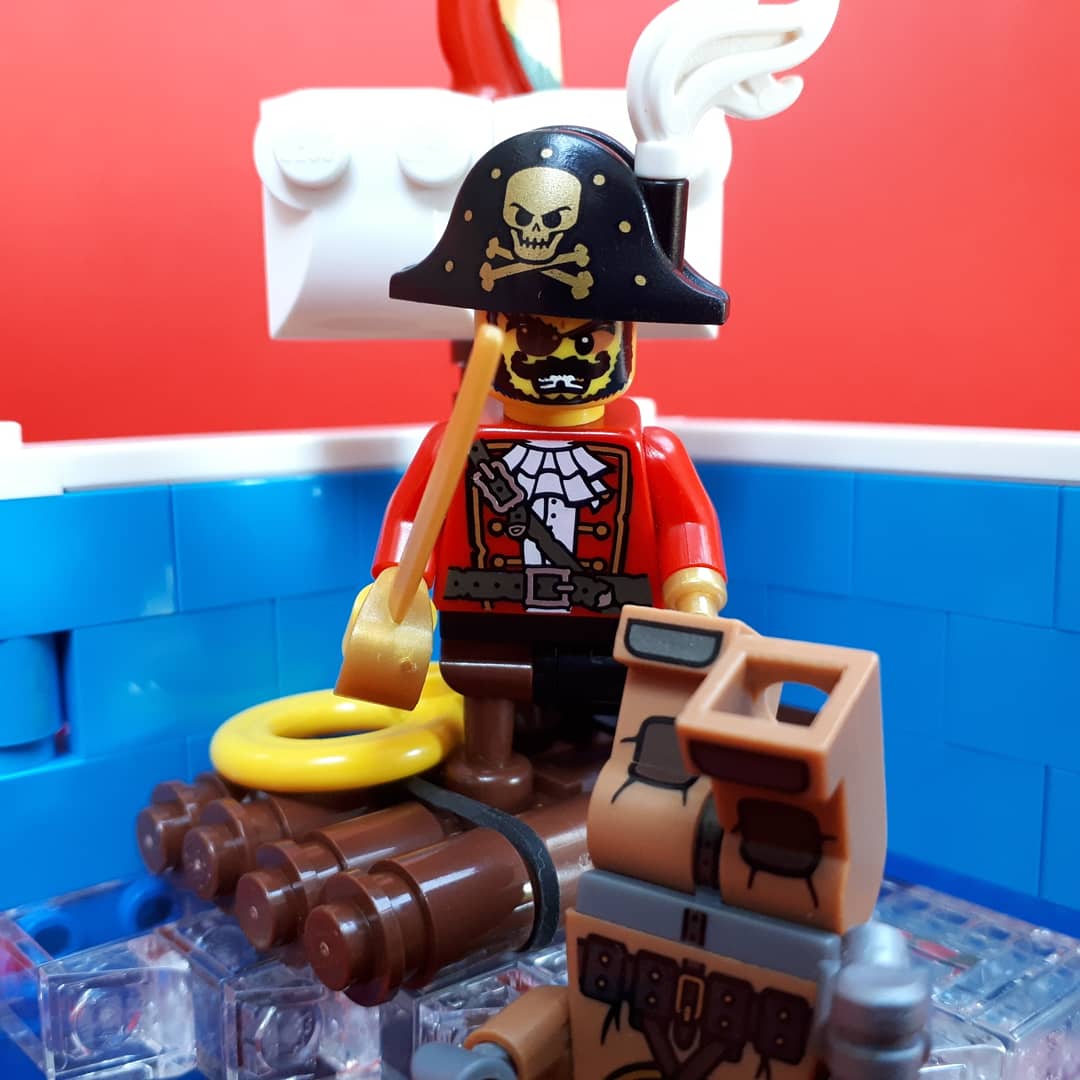 thebrickconsultant on X: Series 8 Pirate Captain and Diver. This