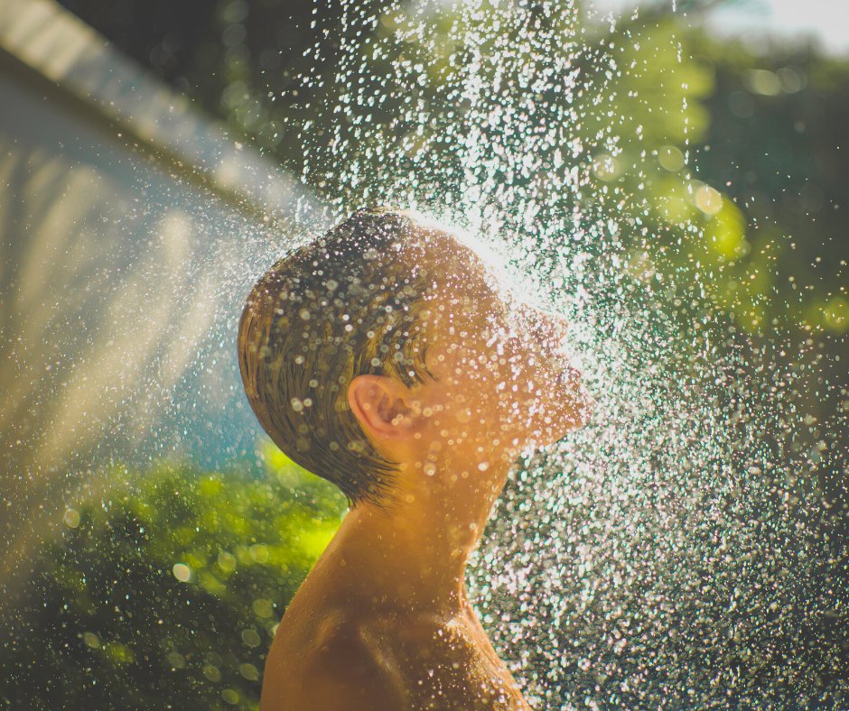 FragranceChat's tweet photo. Want to make your perfume last longer? Apply straight after your shower to moisturised skin - it helps lock in the scent for longer.
#fragrance #tip #perfume https://t.co/a8j9qCQsw8
