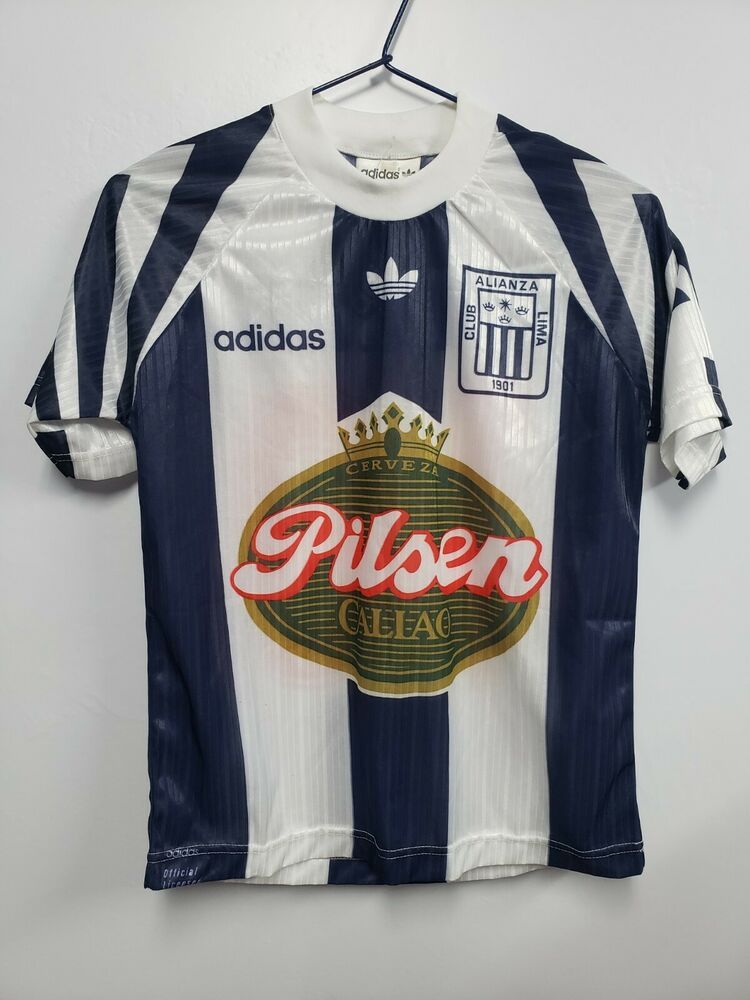 Alianza on Twitter: "1996: Camiseta adidas con Pilsen Callao pecho. Gozó de gran preferencia y hasta la actualidad, es del gusto de los hinchas. Suerte para los coleccionistas que