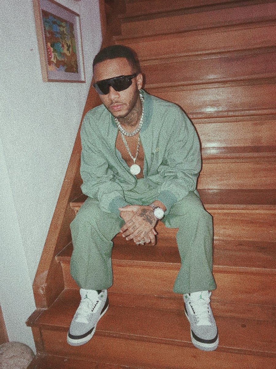 orochi1999_'s tweet photo. Quem quer live show do álbum celebridade ? Quando bater 5.000 RT vou divulgar a data da live ✌🏾😈🤮🐊 https://t.co/F1LBuQum6u