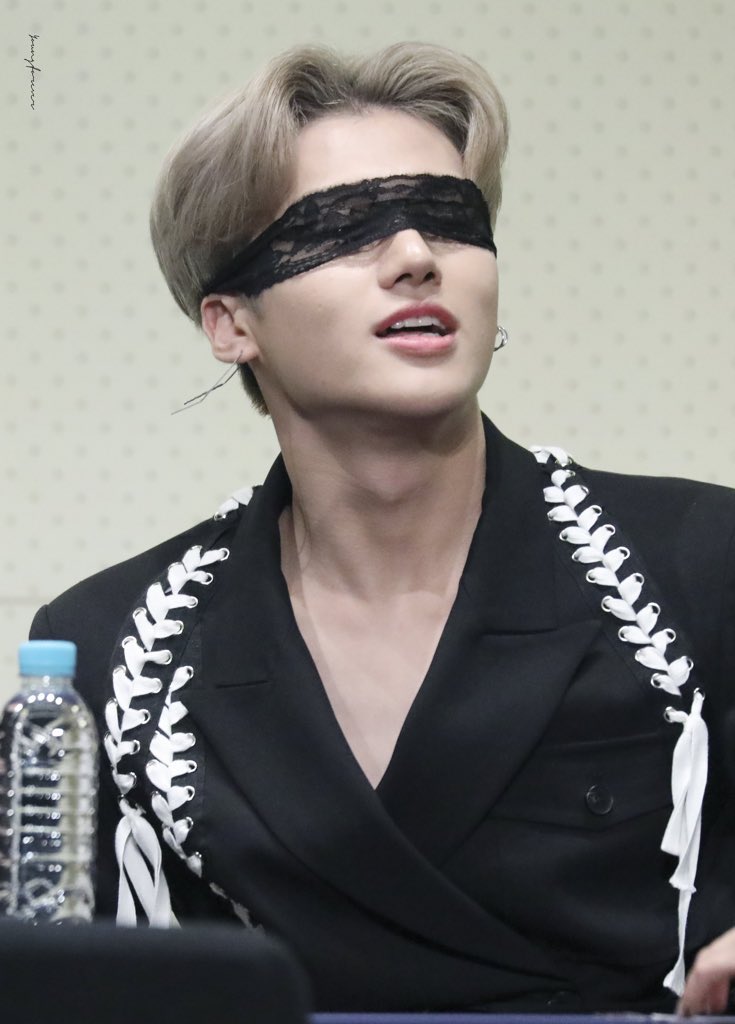 ateezologist's tweet photo. here’s 190224 lace blindfold wooyoung https://t.co/nEorDVB905